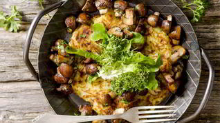 Жареная картошка с белыми грибами