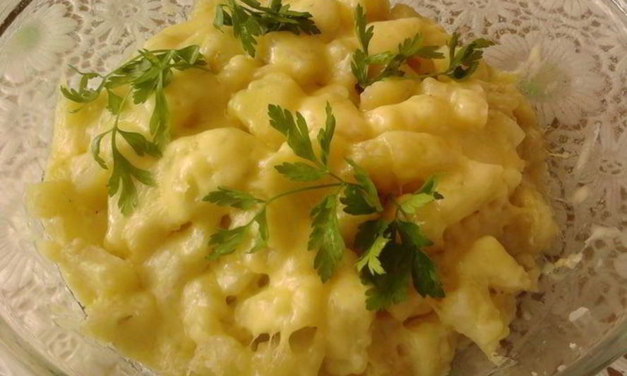 Рецепт жаренного картофеля с расплавленным сыром