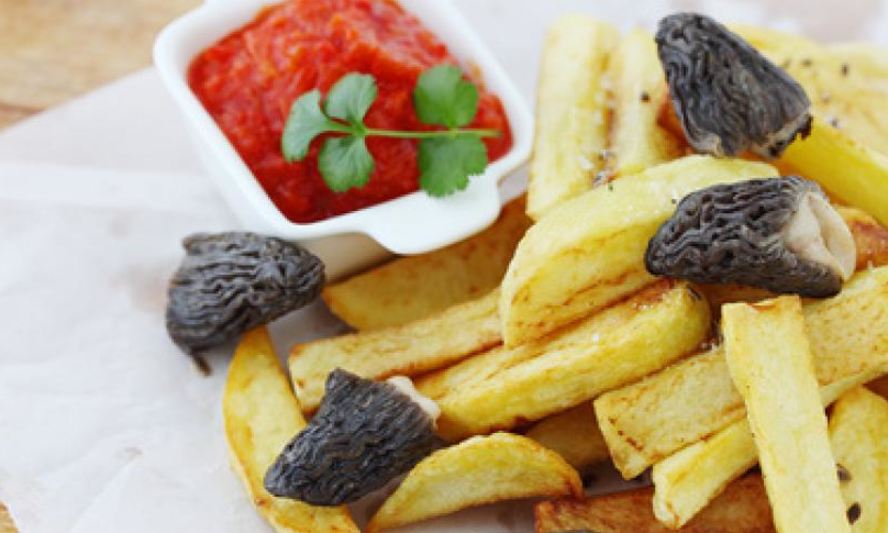 Рецепт жареного картофеля со сморчками и томатным соусом