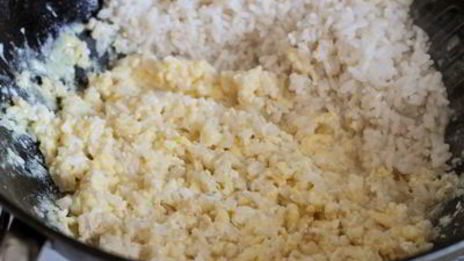 жареный рис с ветчиной и горошком по-китайски