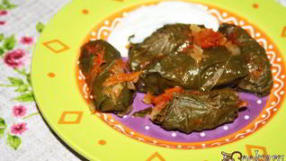 Долма из маринованых виноградных листьев с говядиной