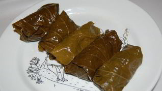 Долма из виноградных листьев