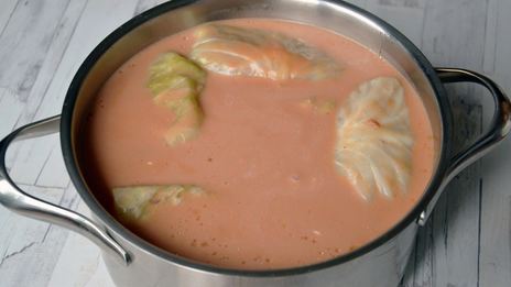 голубцы с фаршем и рисом в кастрюле