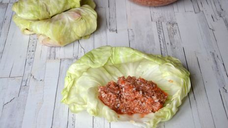 голубцы с фаршем и рисом в кастрюле