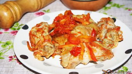 голубцы со свининой, запеченные в томатной заливке