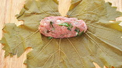 голубцы в виноградных листьях