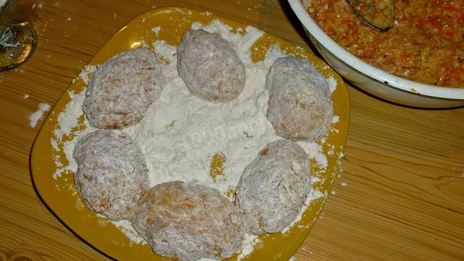 ленивые голубцы с рисом капустой и фаршем в кастрюле