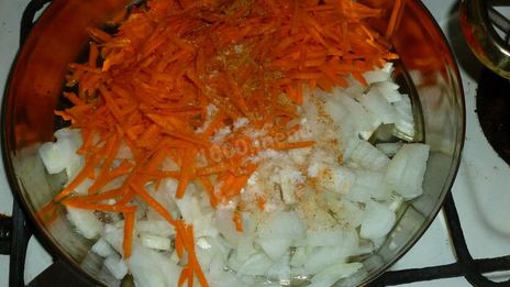 ленивые голубцы с рисом капустой и фаршем в кастрюле