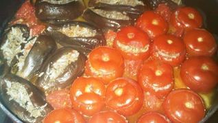 Помидор — бадымджан долмасы