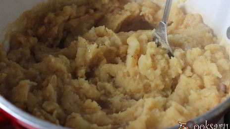 горохово-картофельное пюре с жареным луком