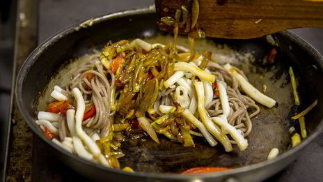 гречневая лапша с кальмарами