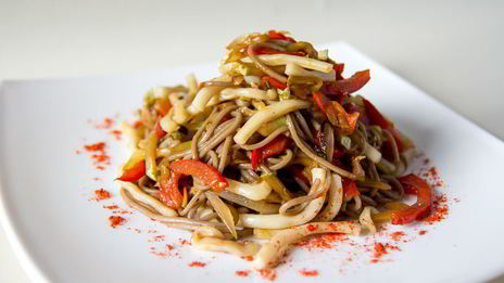 гречневая лапша с кальмарами