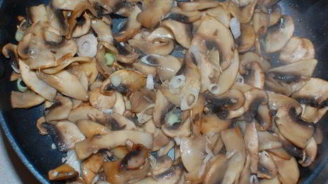 гречневая лапша со сливочно-грибным соусом