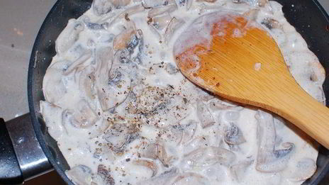 гречневая лапша со сливочно-грибным соусом