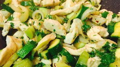 гречневая лапша соба с курицей и овощами