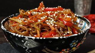 Гречневая лапша в воке с соусом Якисоба