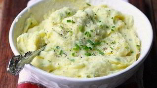 Картофельное пюре с зеленым луком и чесноком