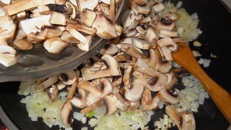 картофельные ньокки с грибной подливкой