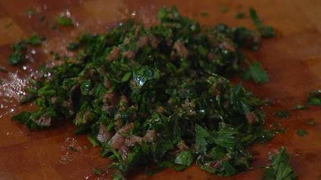 бараньи котлетки на косточке с запеченными овощами и соусом из петрушки