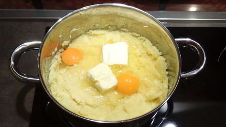 картофельные котлеты с грибной подливой