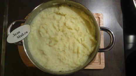 картофельные котлеты с грибной подливой