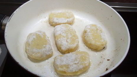 картофельные котлеты с грибной подливой