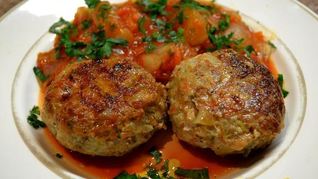 Котлетки с овощным рагу