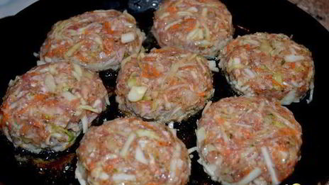 котлетки с овощным рагу