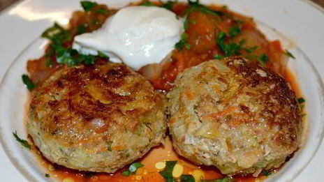 котлетки с овощным рагу