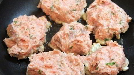 котлеты из индейки с манкой на сковороде