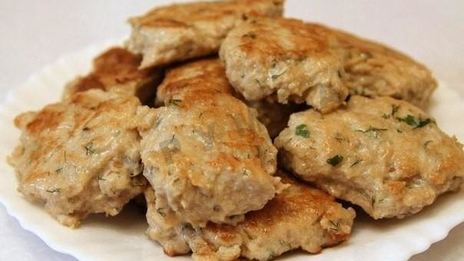 котлеты из индейки с манкой на сковороде