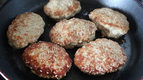 котлеты из индейки в кунжуте