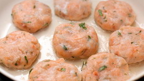 котлеты из красной и белой рыбы