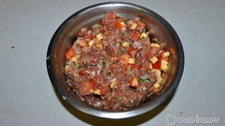 котлеты с помидорами и сыром