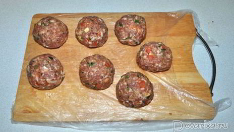 котлеты с помидорами и сыром