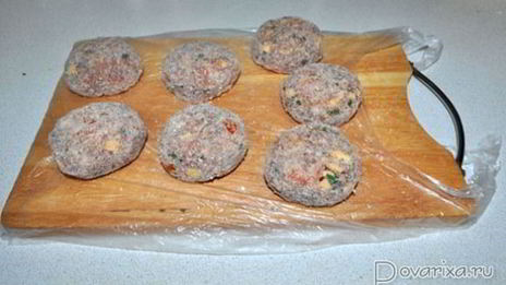 котлеты с помидорами и сыром