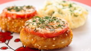 Котлеты с сыром и помидорами