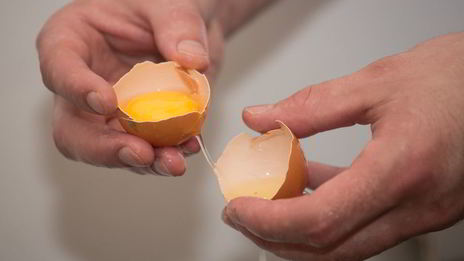 куриная котлета с цветной капустой и соусом блю-чиз