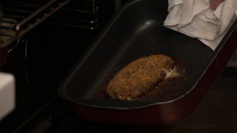 куриная котлета с цветной капустой и соусом блю-чиз