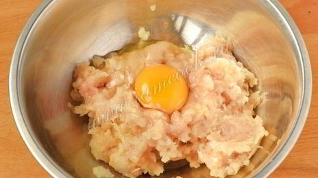 куриные котлеты в картофельных корзиночках