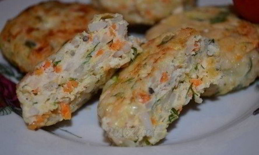Рецепт сочных куриных котлеток с рисом и овощами