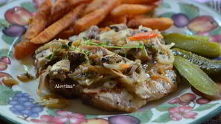 Свиные котлеты с вином Марсала и грибами