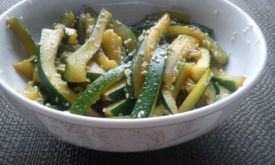 Рецепт лапши из цукини с кунжутом