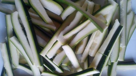 лапша из цукини с кунжутом