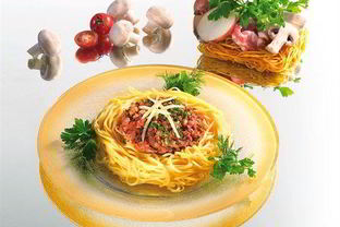 Лапша с копченой грудинкой и грибами