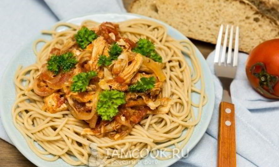 Рецепт лапши с курицей в томатном соусе