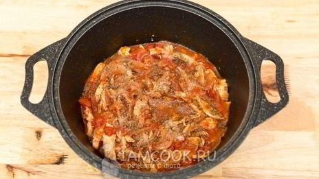 лапша с курицей в томатном соусе