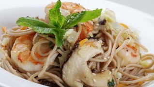 Лапша соба с креветками