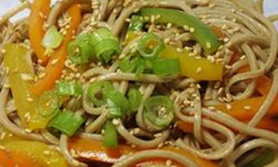 Рецепт лапши удон с овощами и кунжутной заправкой