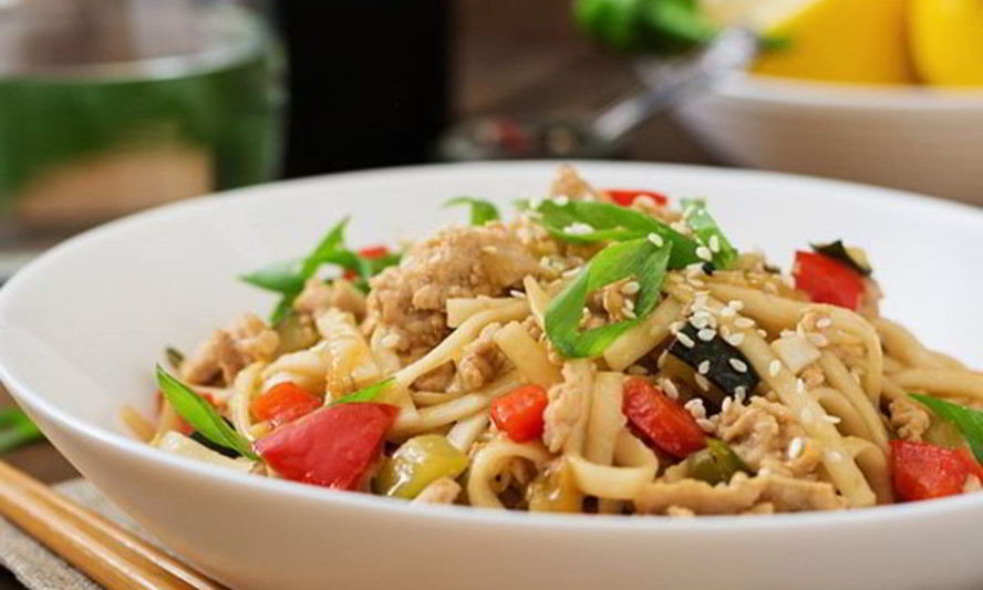 Рецепт лапши удон с овощами и курицей по-японски